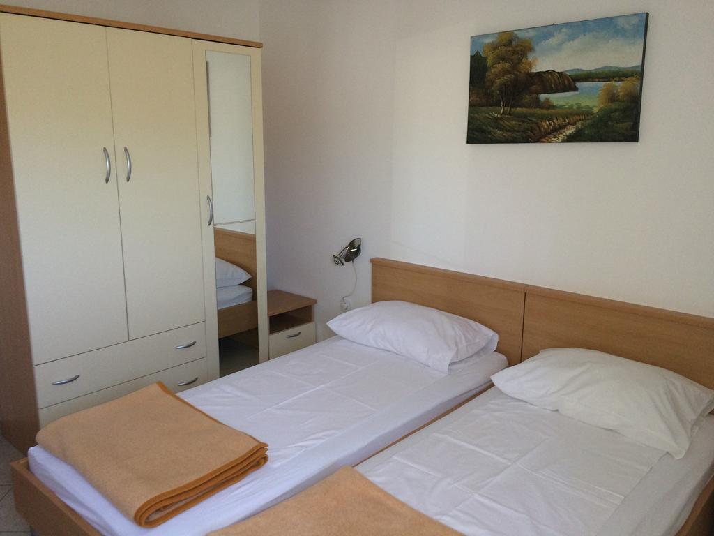 Apartment Kolundzic Novi Vinodolski Værelse billede