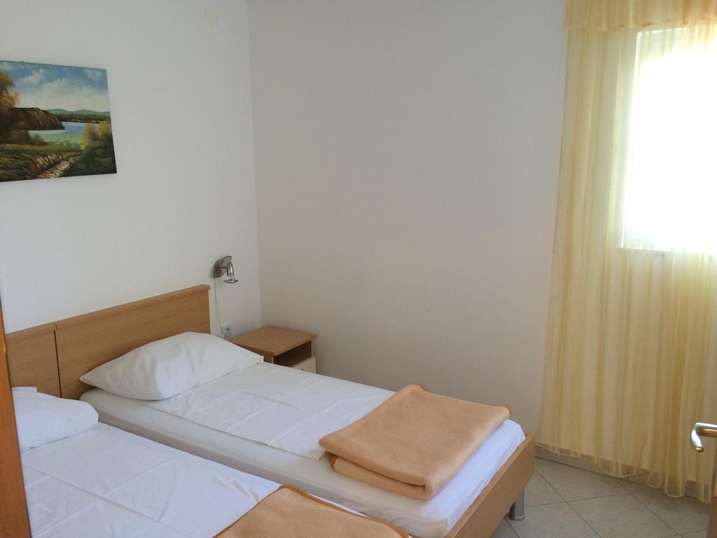 Apartment Kolundzic Novi Vinodolski Værelse billede